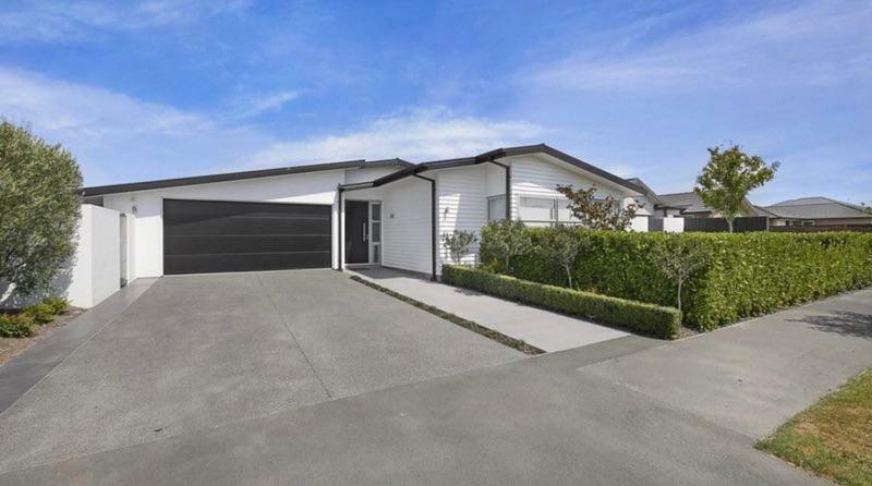 7*7 Holiday Home Christchurch Exterior foto